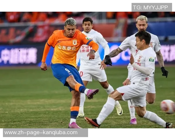 长春亚泰迎战山东鲁能期待精彩对决双方球迷热情高涨助威场上斗志昂扬